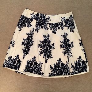 Talbots WHITE W/ NAVY BLUE FLORAL FULL SKIRT SIZE 16